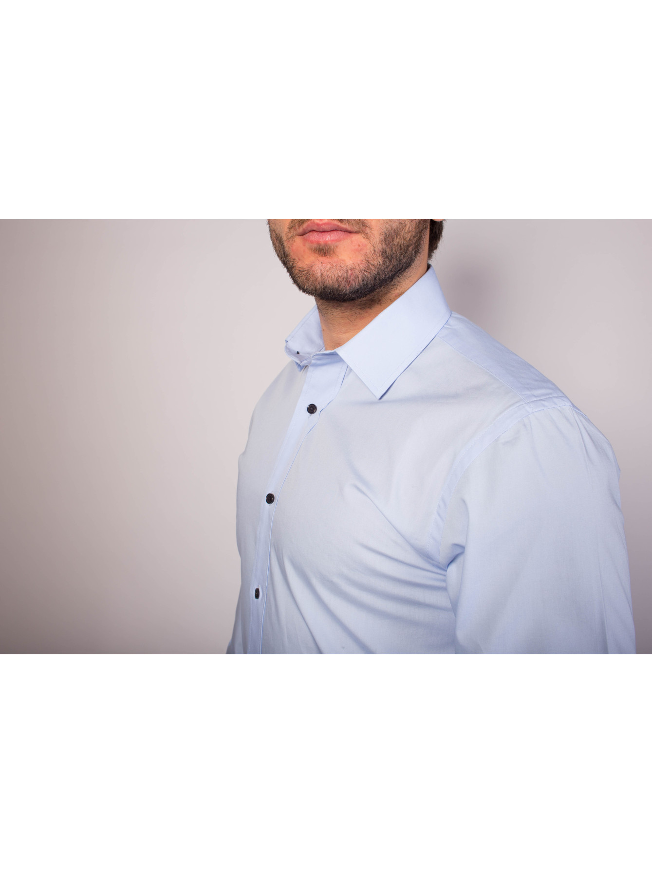 Skjorte lyse Blue sort knapper